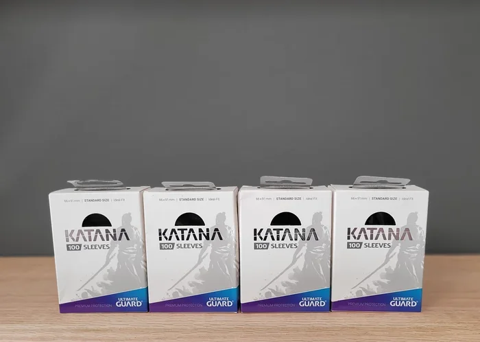 Ultimate Guard – Katana Sleeves – Black 100 CT